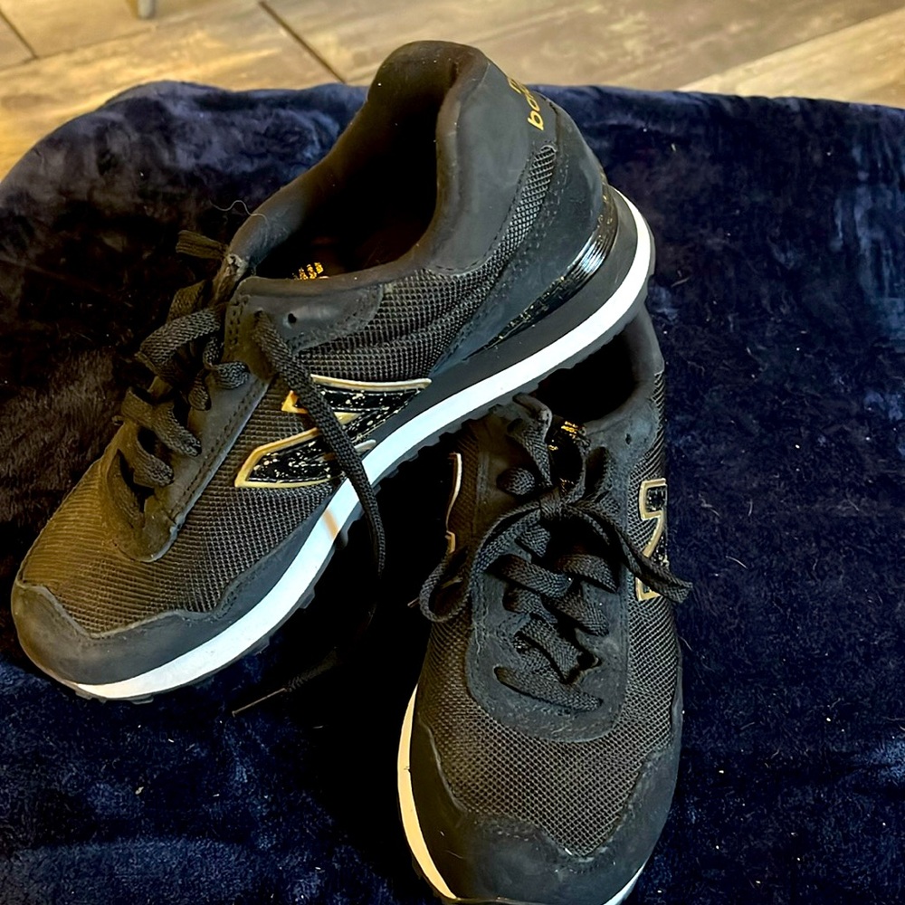 Ladies New Balance 151 retro sneaker Size 7.5